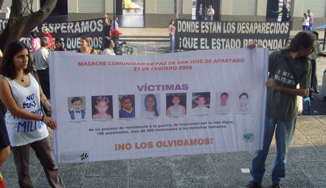 La Jurisdicción Especial para la Paz, declara como un crimen de guerra y de lesa humanidad la Masacre de San José de Apartadó registrada en el año 2005