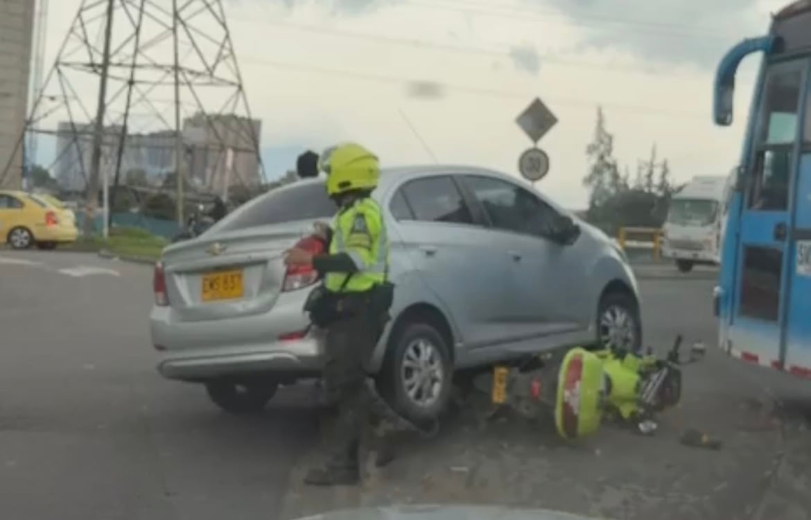 Hombre intentó evadir un retén de Policía y terminó atropellando a un patrullero: ya fue capturado