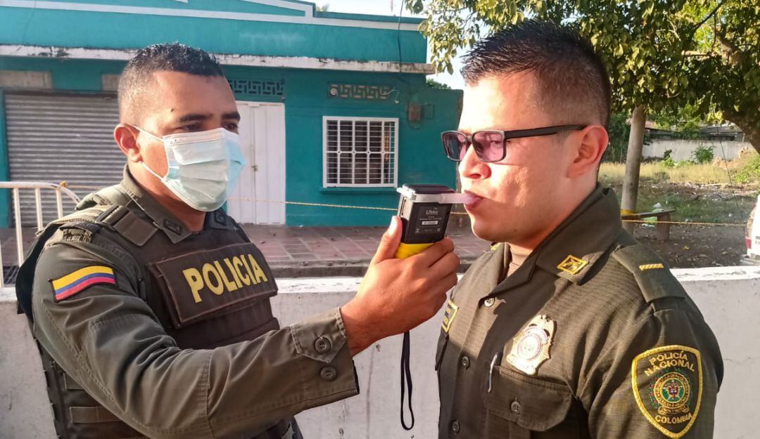 Pruebas de alcoholemia a policías