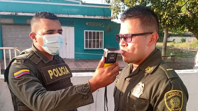 Pruebas de alcoholemia a policías