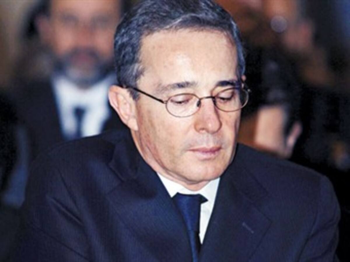 El presidente Álvaro Uribe dio una nueva señal: no aspiraría a otra reelección