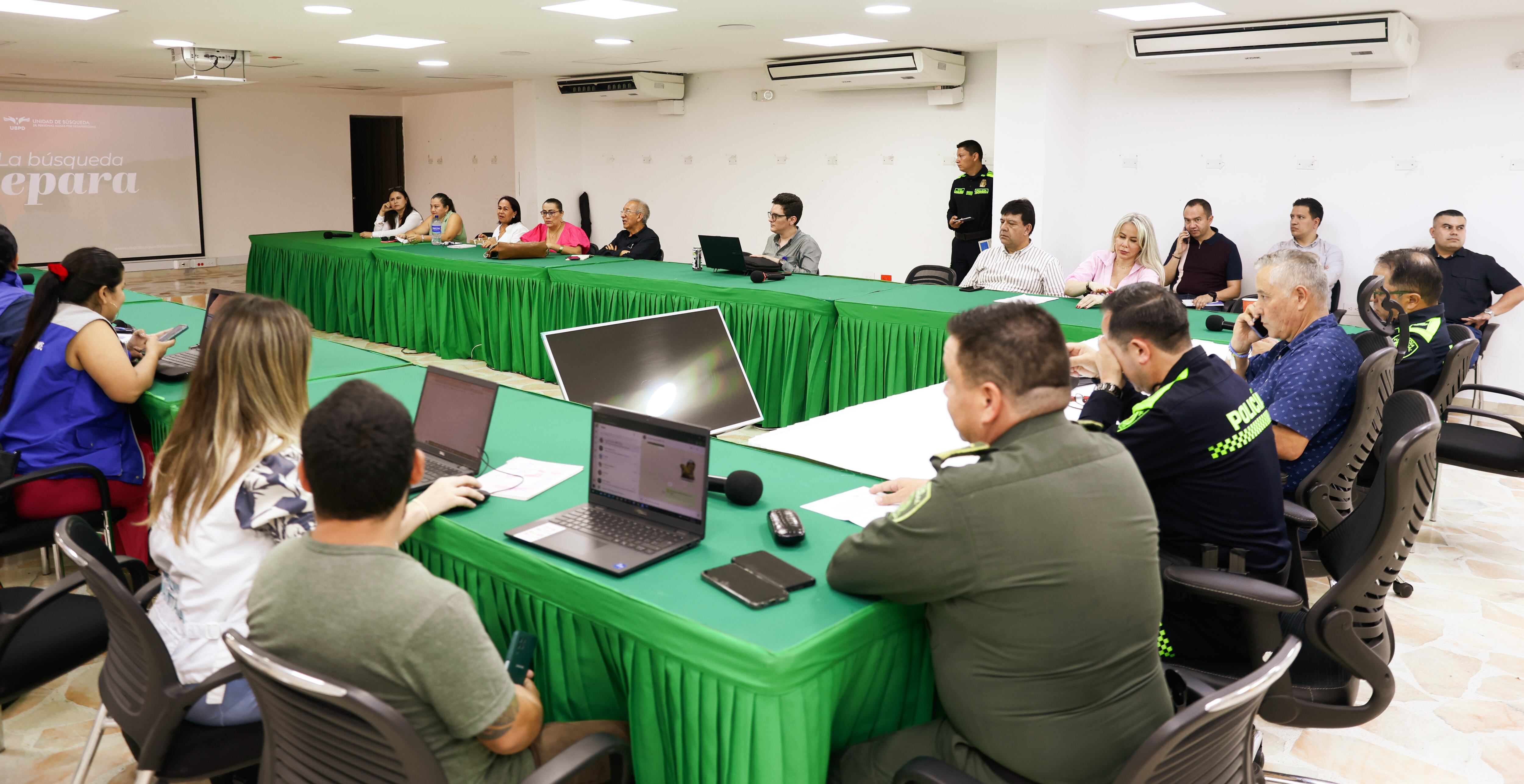 Así mismo, se ha orientado garantizar la conservación de aquellos lugares de interés forense donde posiblemente se encuentran personas no identificadas.