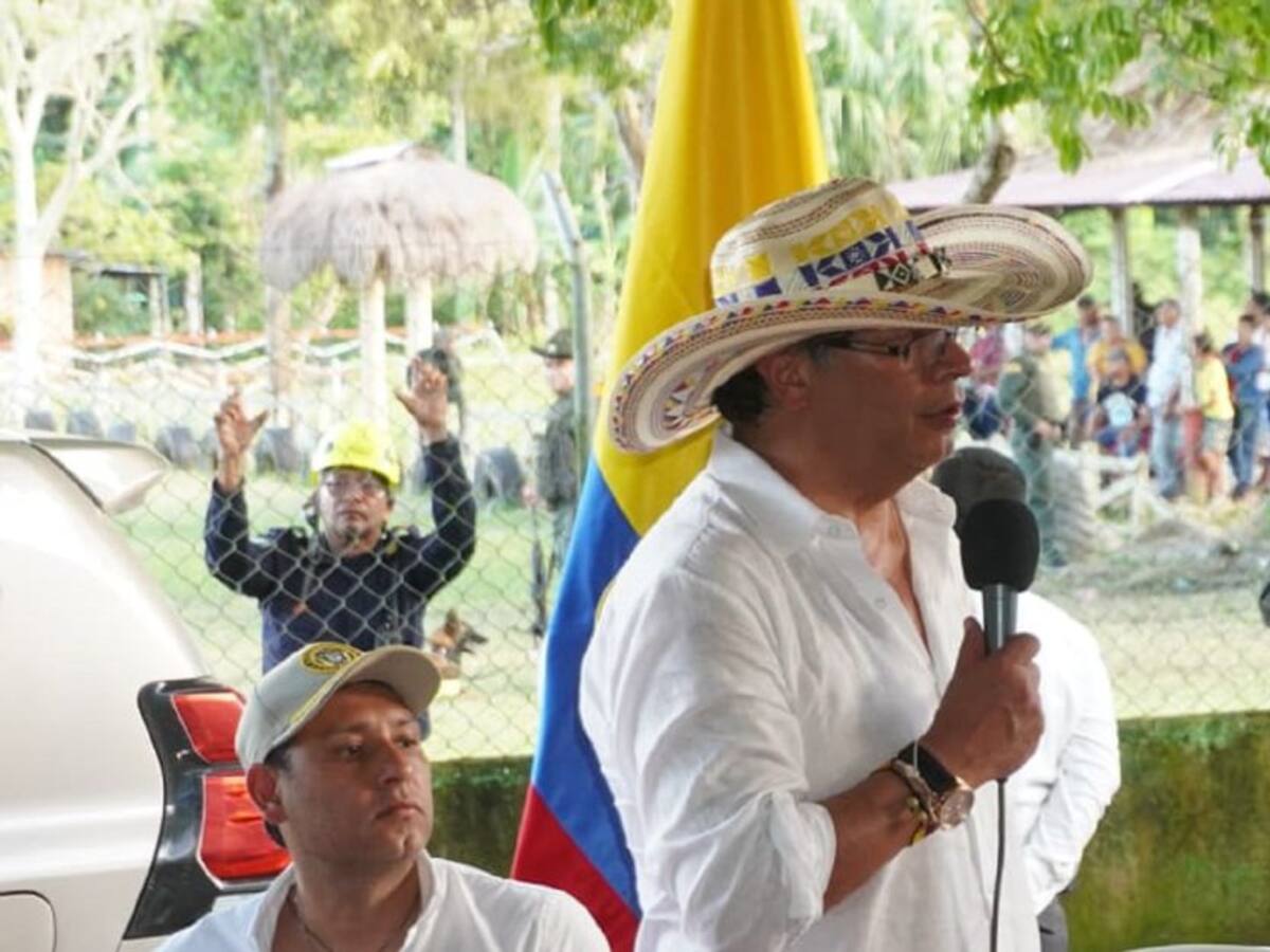 Petro propone Valorización y fondo de tierras para obras en la Mojana