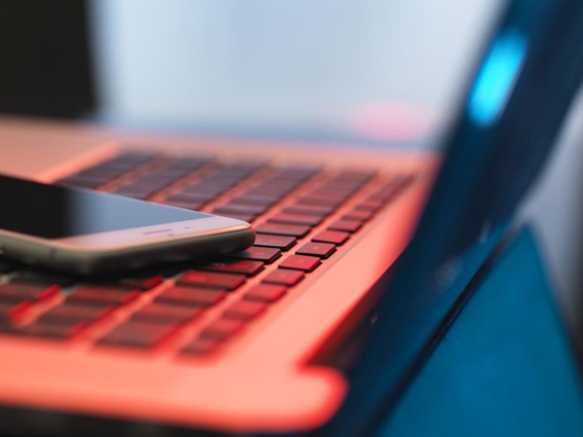 La historia de Valentina Toro, escritora que sufre de acoso cibernético