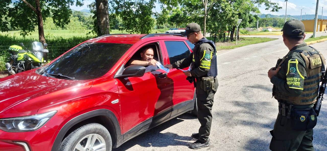 Policía de Bolívar refuerza la seguridad vial en la ruta 2515, kilómetro 87-San Jacinto-Bolívar