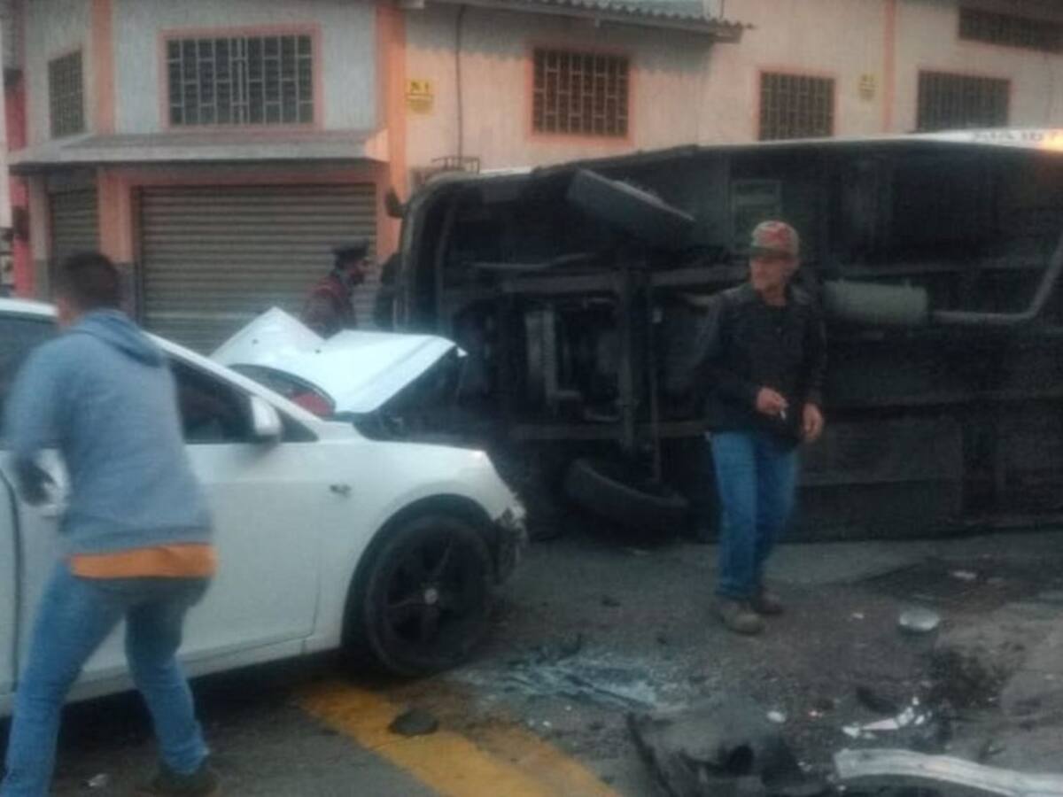 Un muerto y siete heridos dejó accidente de tránsito al sur de Armenia