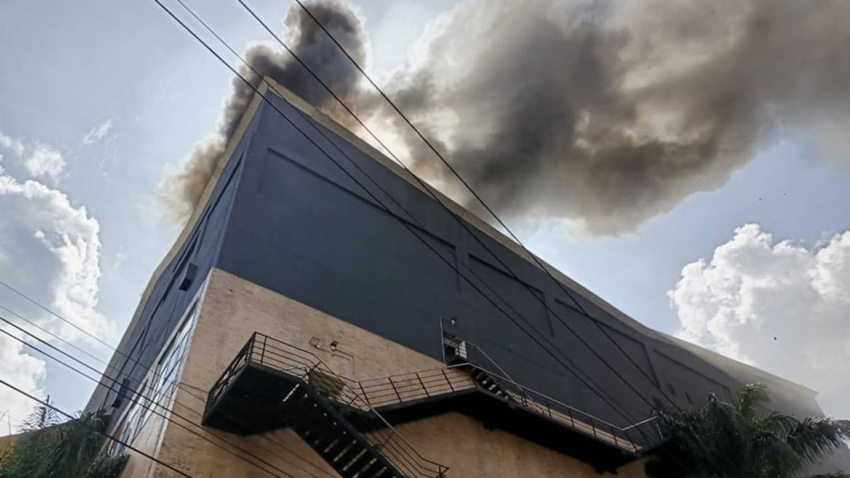 Fue controlado incendio en centro comercial Aves María de Sabaneta