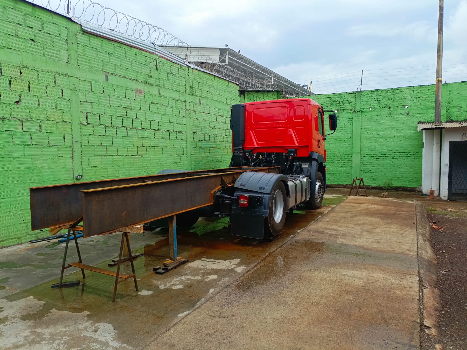 Vehículos con modificaciones irregulares para la atención de emergencias en el Huila