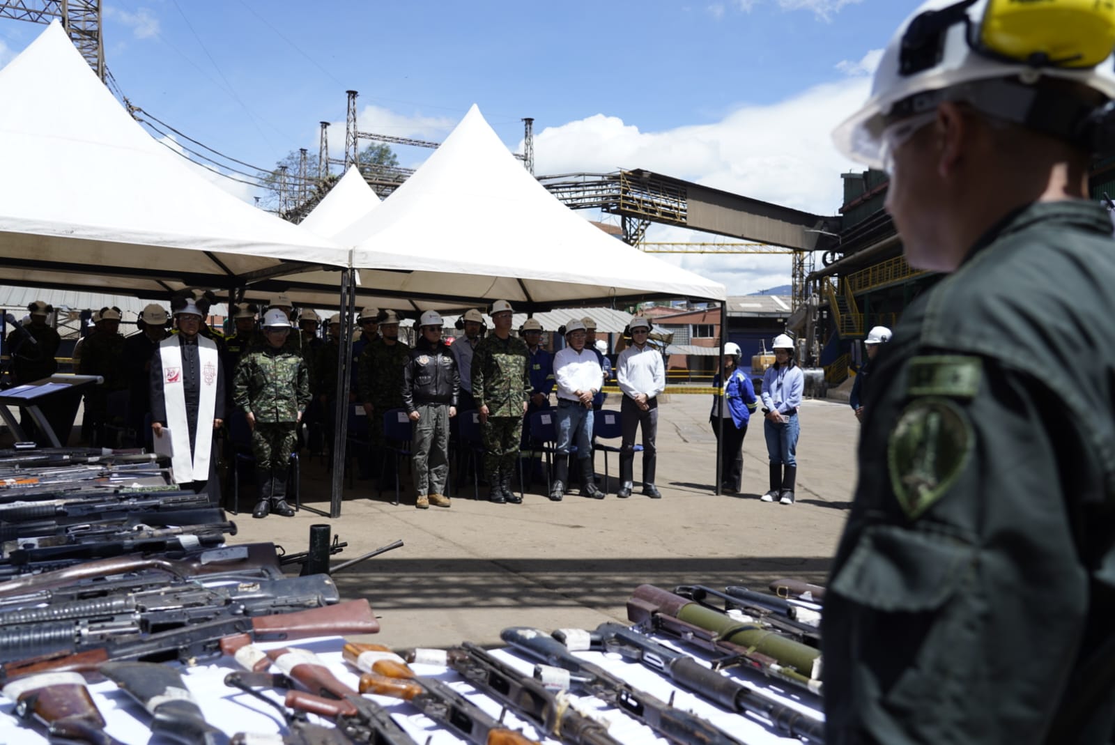 El material será destinado a la construcción de camas para la atención de soldados en el dispensario médico de la Primera Brigada del Ejército Nacional. (Foto: Fuerzas Militares) 