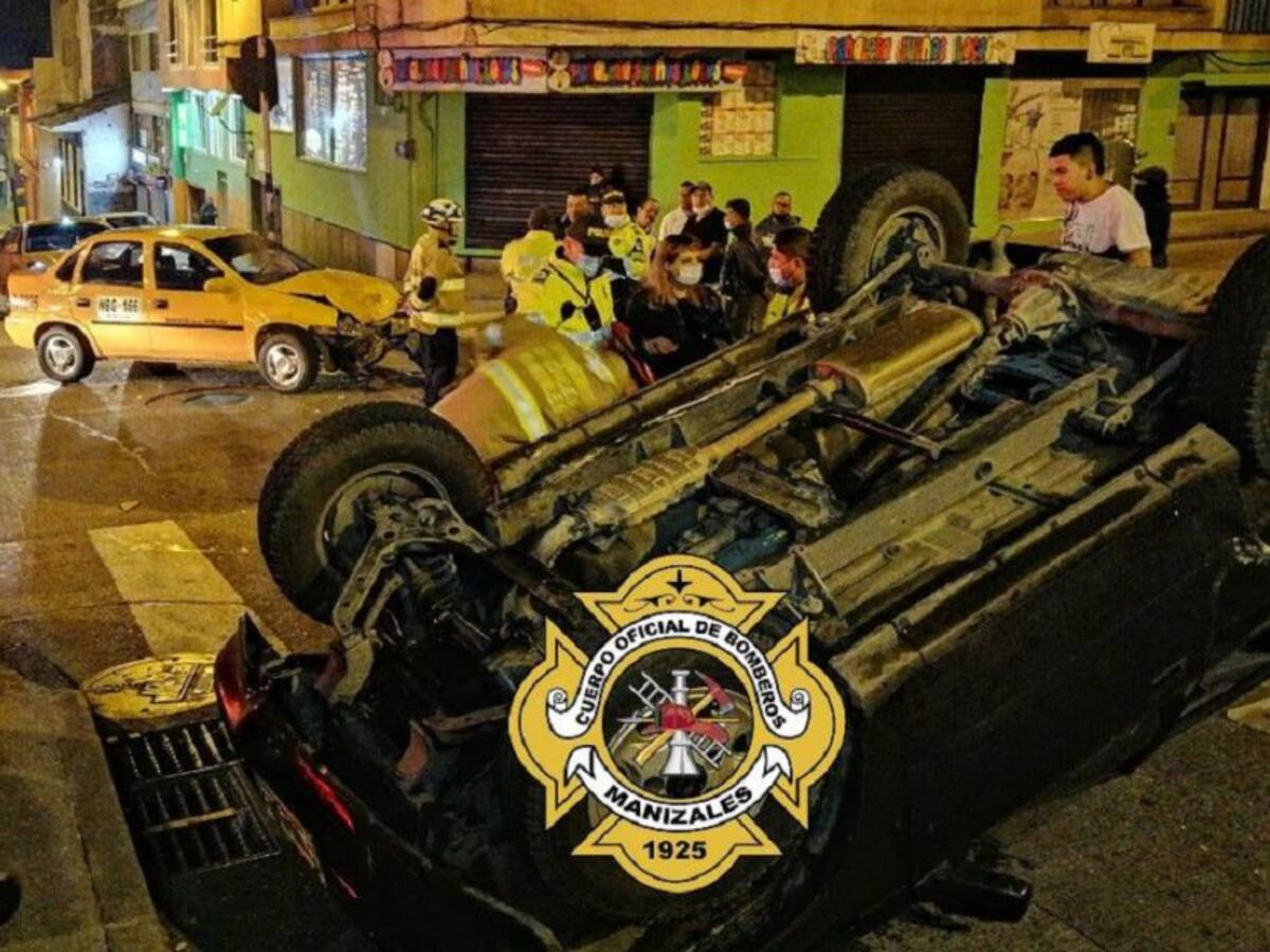 Aparatoso accidente se registró en pleno centro de Manizales