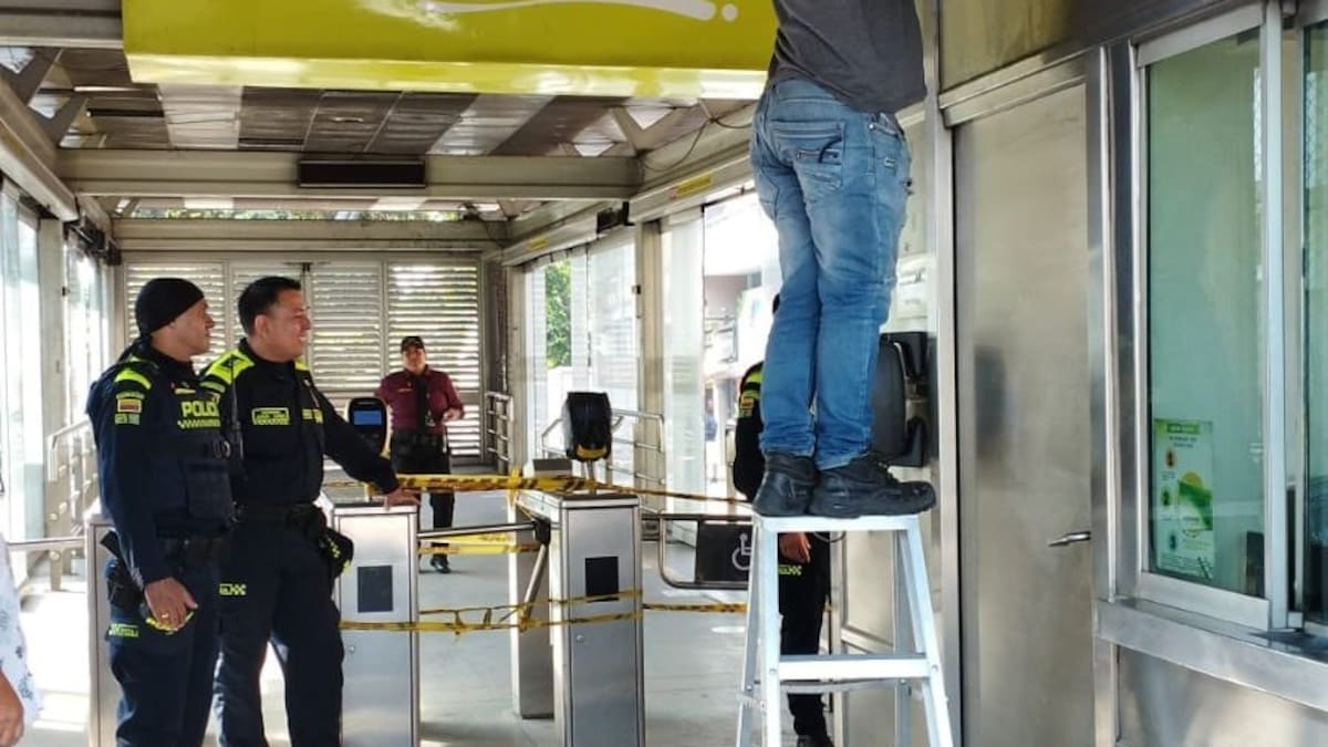 Ladrón entró a robar a Metrolínea y se quedó dormido con el ‘botín’