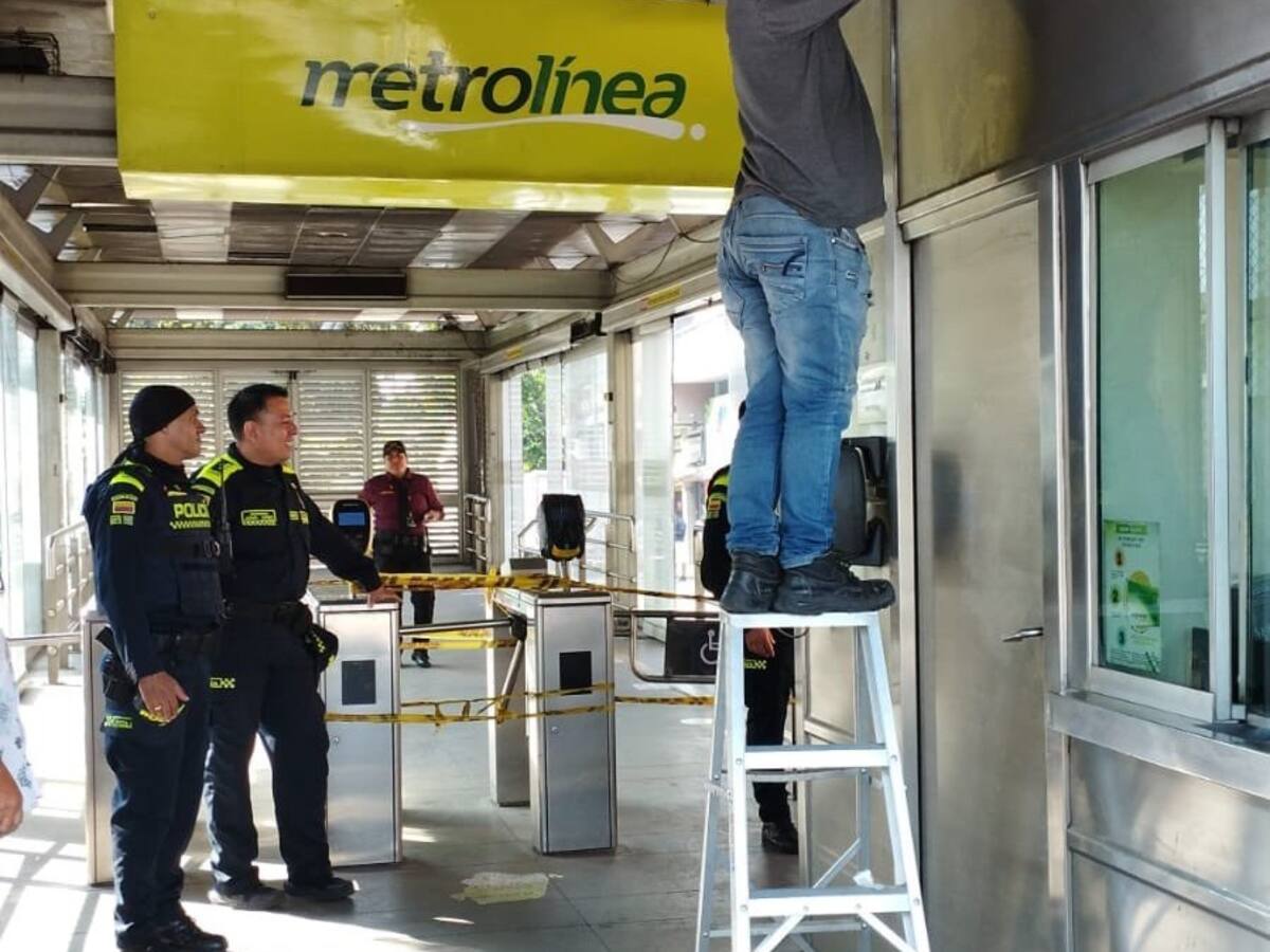 Ladrón entró a robar a Metrolínea y se quedó dormido con el ‘botín’