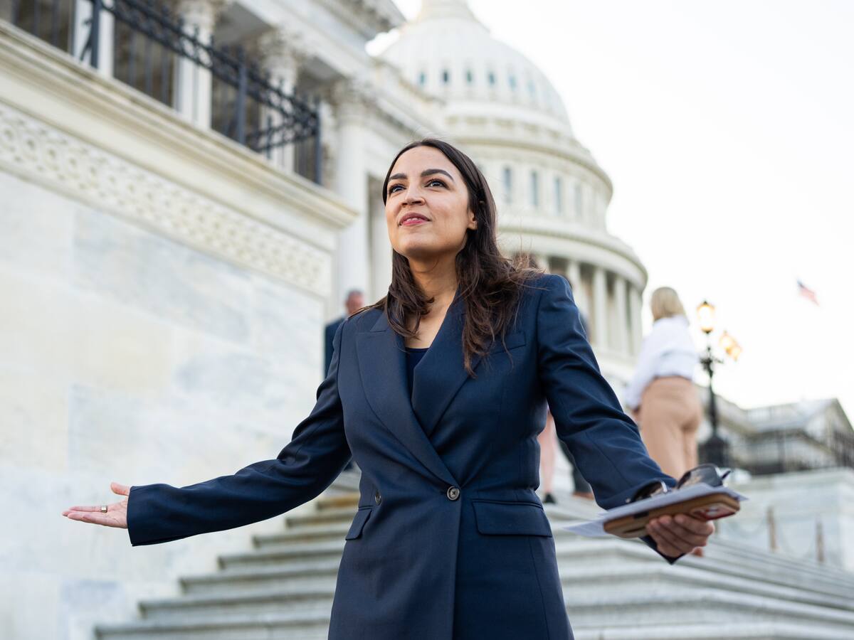 Demócrata Ocasio-Cortez congeló sus óvulos y criticó costes de atención reproductiva en EE. UU.