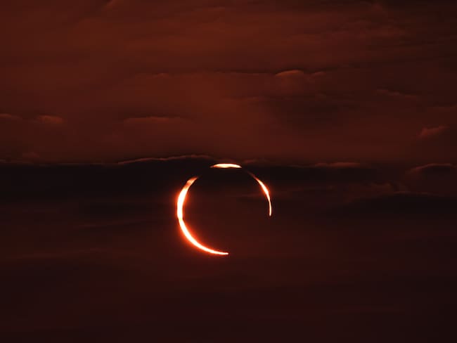 Imagen de un eclipse solar anular visto en Doha, Qatar / Getty Images