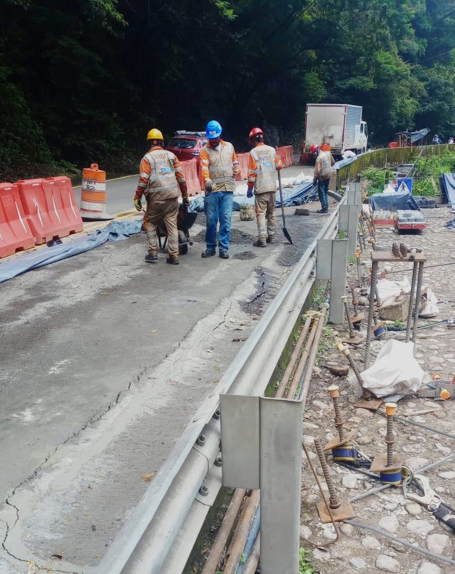 Foto Concesión Vía 40 Express vía Bogotá - Girardot sector Nariz del Diablo.