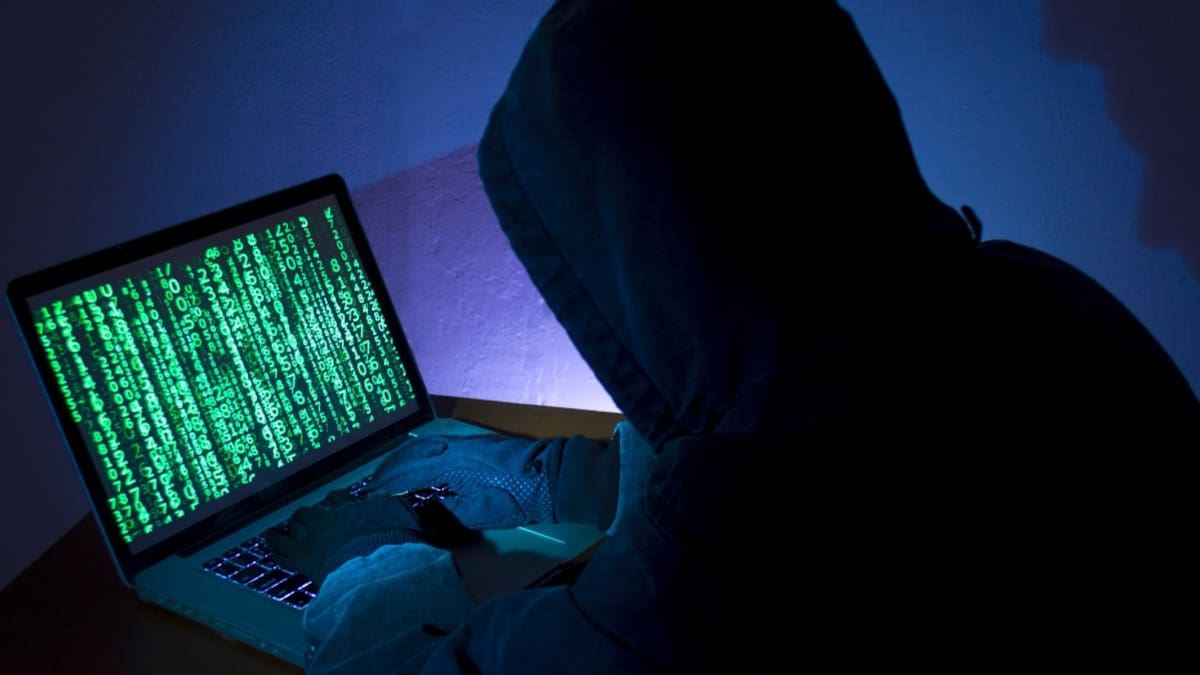 Gobierno alertó que falla en navegadores estaría permitiendo espiar a periodistas, entidades y más