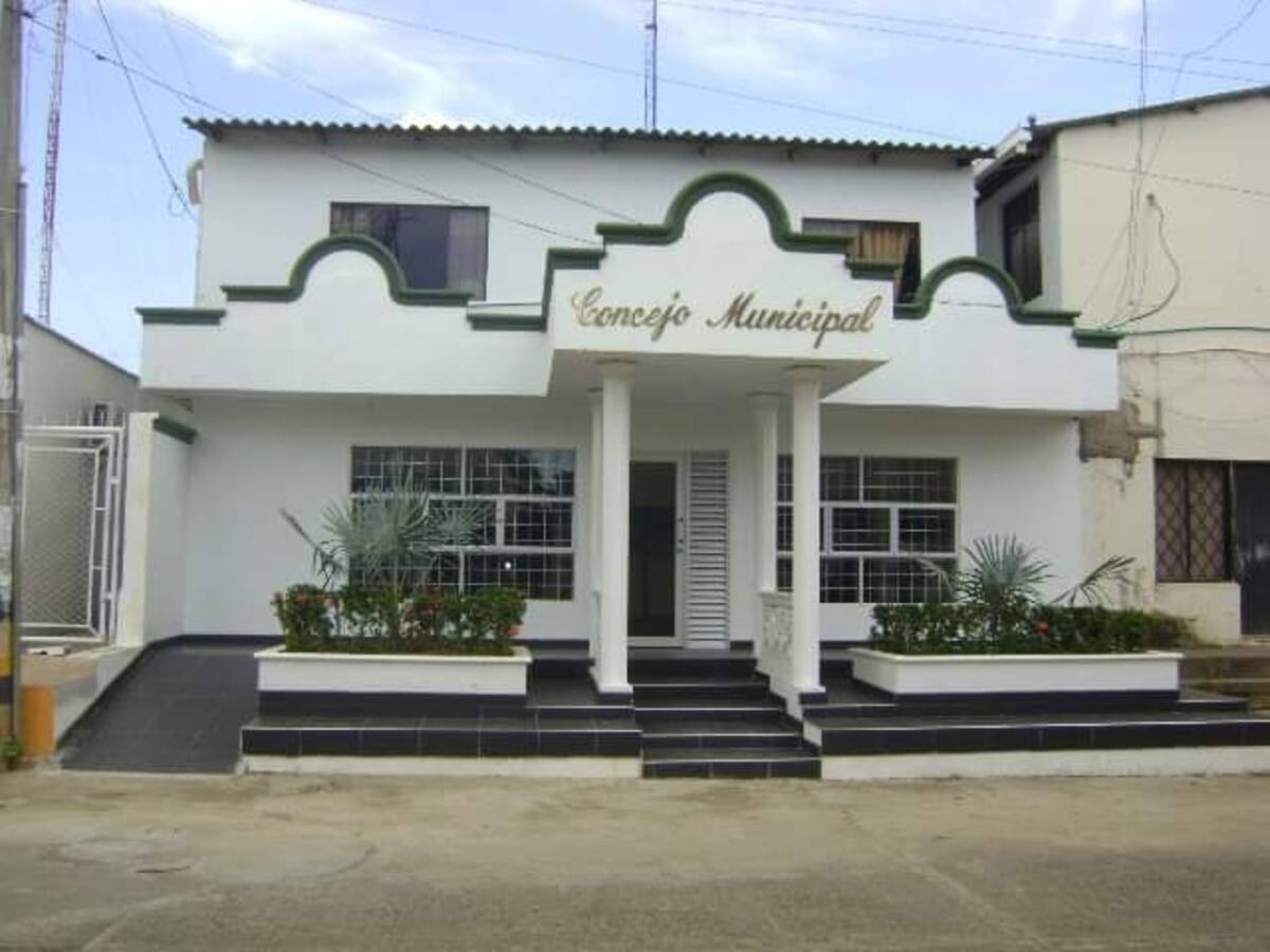 Captado por las cámaras: exalcalde de Montelíbano fue descubierto repartiendo dinero a tres concejales