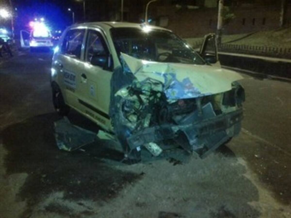 Un muerto y cuatro heridos deja noche accidentada en Bogotá