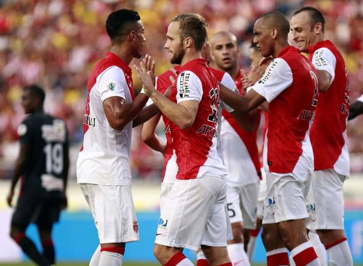 El encuentro de la Copa EuroAmericana resultó favorable al equipo del Principado, que con gol del búlgaro Dimitar Berbatov derrotó a Junior Metropolitano de Barranquilla.