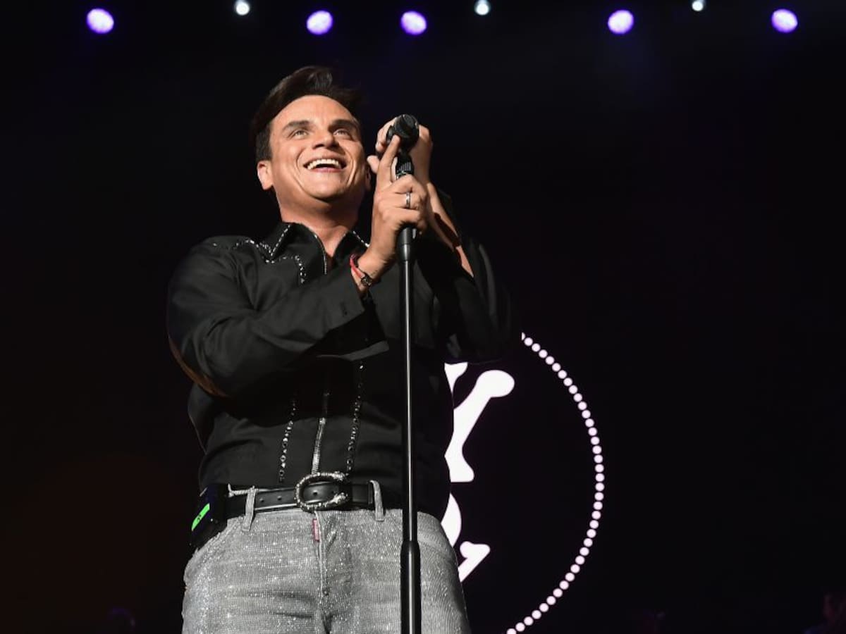 Se burlan de Silvestre Dangond por repetir camisa de hace 7 años