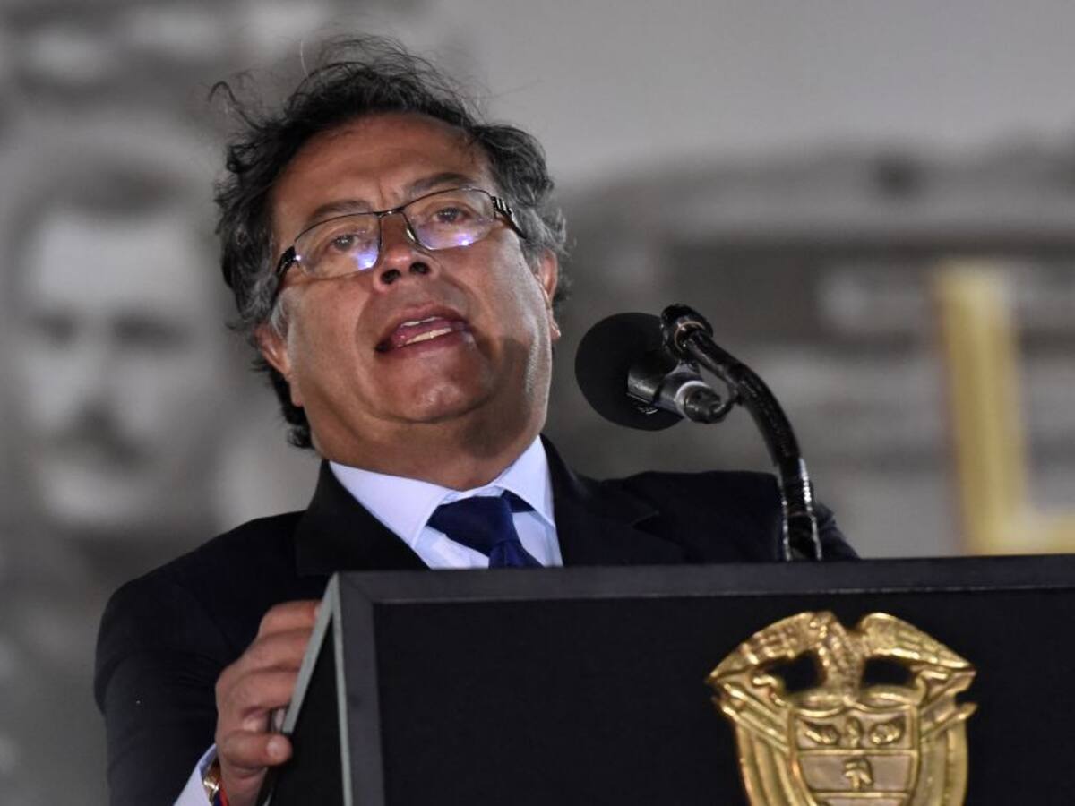 Petro: “Diálogos comenzarían si empezamos cese multilateral de hostilidades”