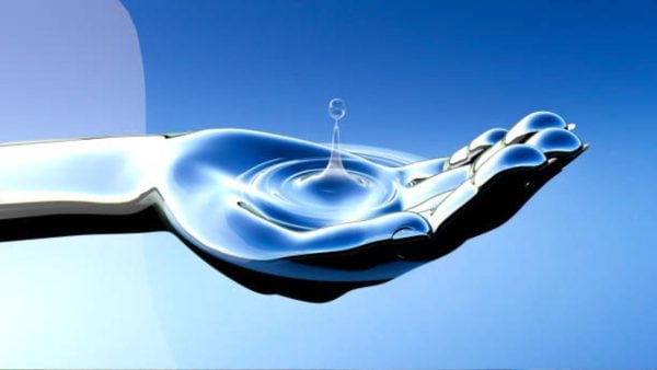 Según National Geographic, generar un texto de 100 palabras en Chat GPT consume, en promedio, 519 mililitros de agua; el equivalente a dos vasos estándar. | Foto: Getty Images