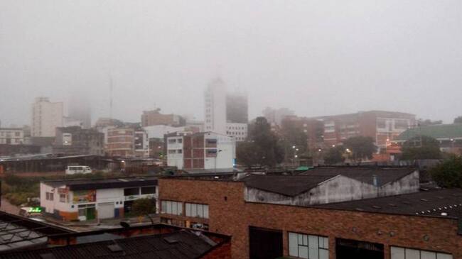Desde las 5:20AM hasta las 9:00AM Toda la información local en Caracol Radio