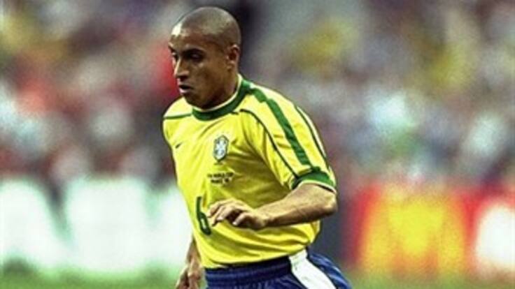 Corinthians oficializa salida de Roberto Carlos