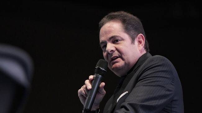 El exvicepresidente recordó que la obra fue contratada cuatro años antes de que asumiera labores relacionadas con infraestructura.. Foto: Colprensa