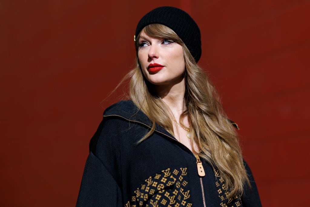 KANSAS CITY, MISSOURI - JANUARY 26: Taylor Swift arrives to the stadium prior to the AFC Championship game between the Buffalo Bills and the Kansas City Chiefs at GEHA Field at Arrowhead Stadium on January 26, 2025 in Kansas City, Missouri. (Photo by Brooke Sutton/Getty Images)