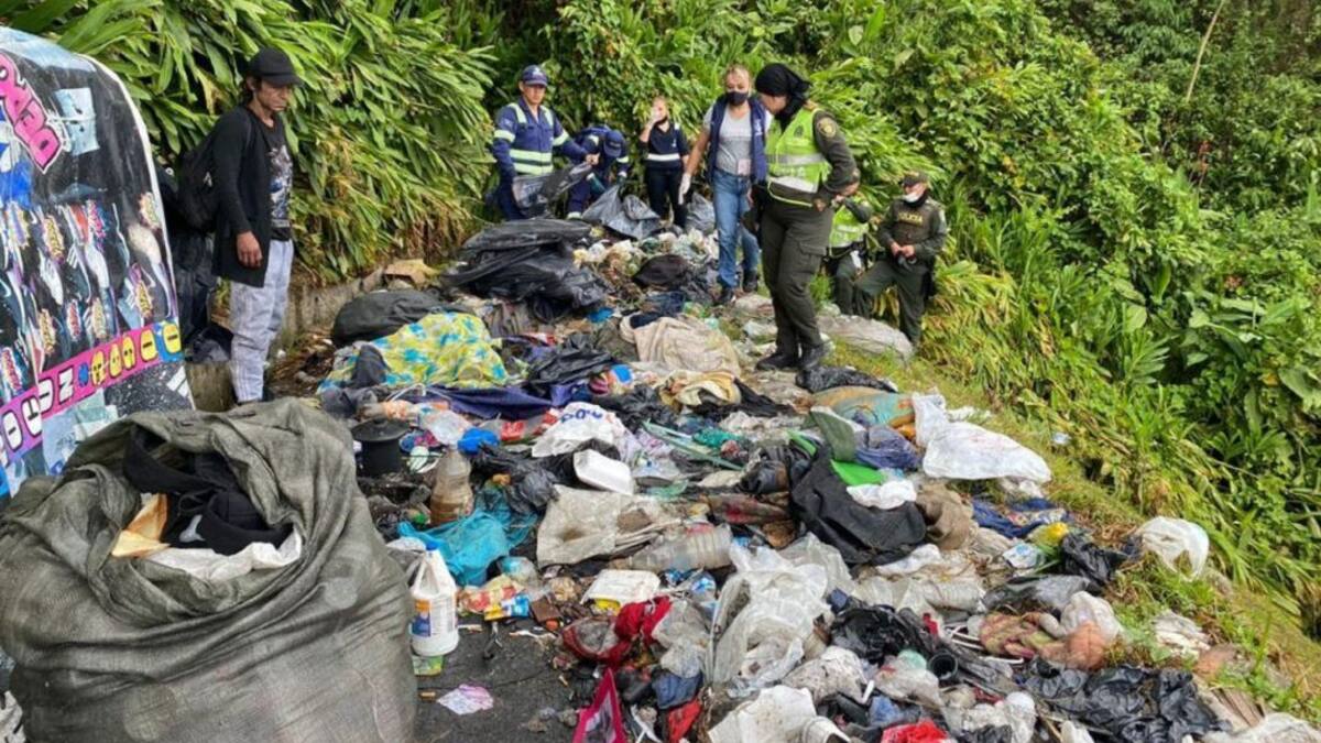 Desmontan 3 cambuches y recogen 2 toneladas de basura en La Francia