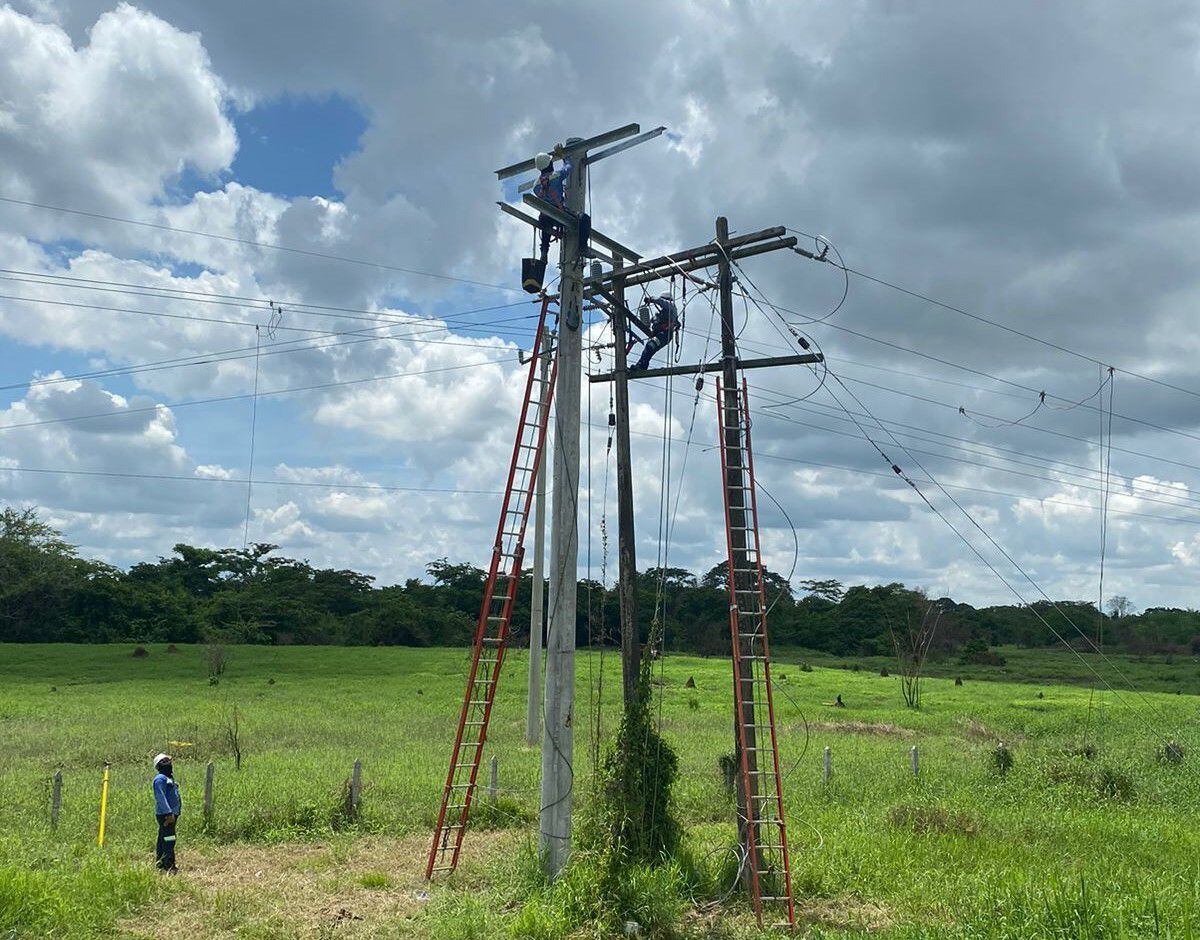 Labores de mantenimiento en redes eléctricas por parte de Afinia.