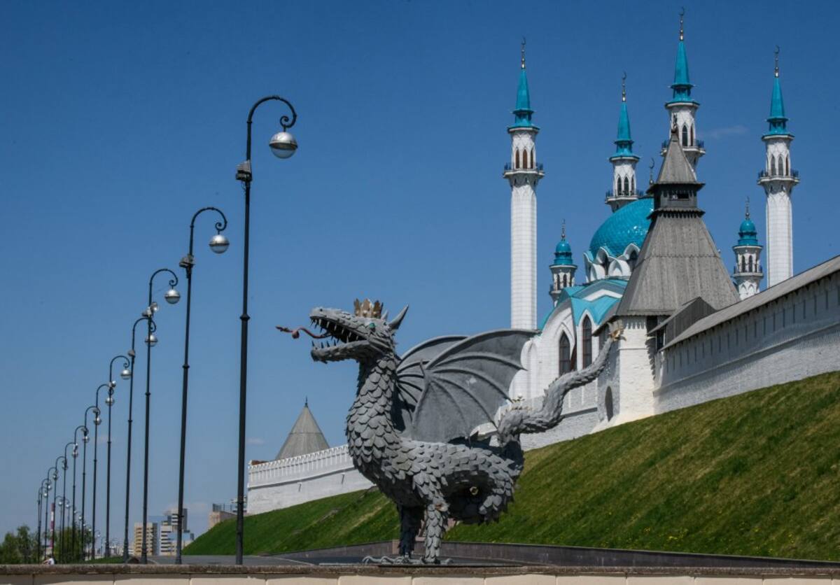 Es la capital de Tartaristán, está a 825 km de Moscú y su población asciende a las 1.200.000 personas