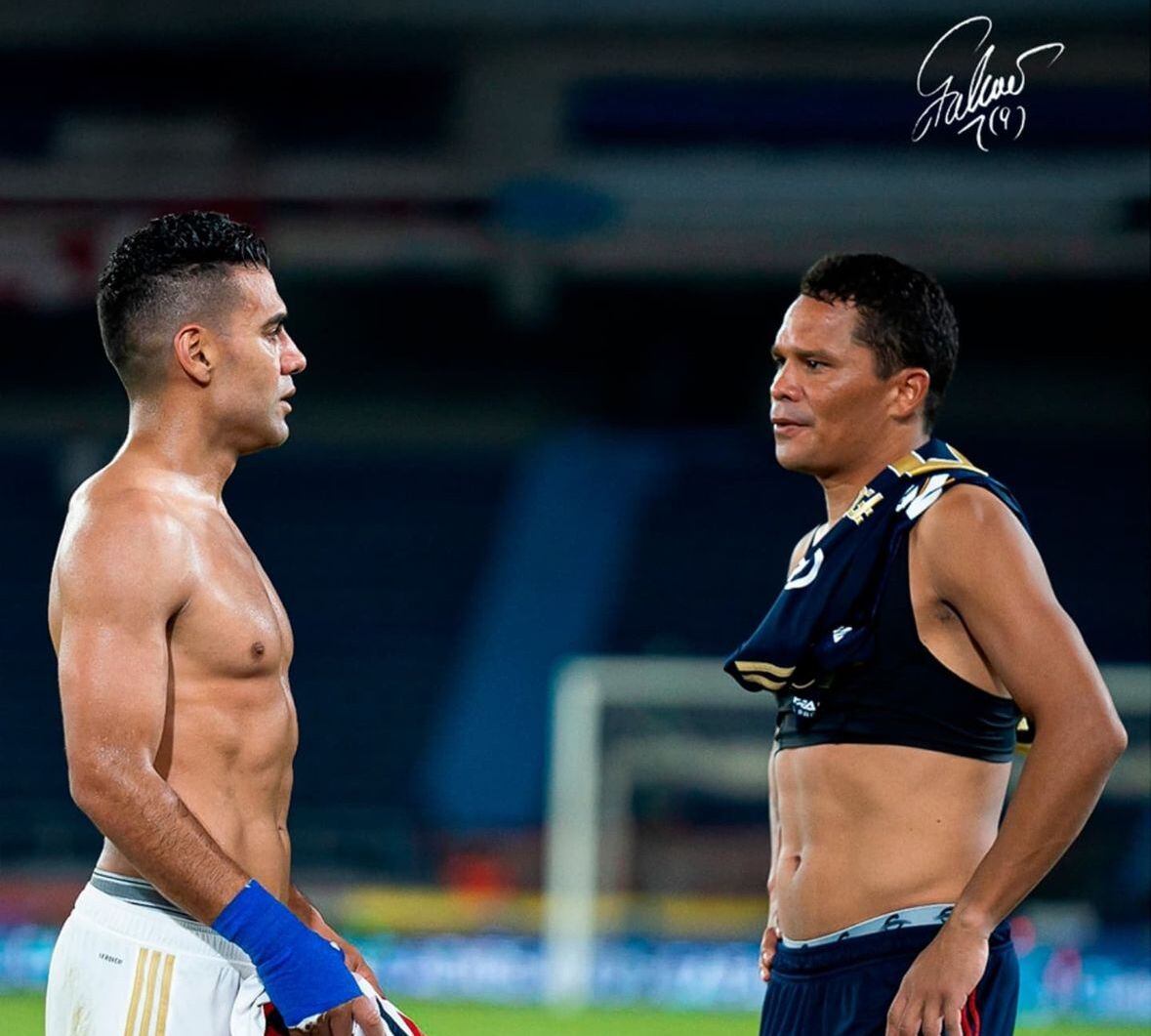 Falcao intercambia camisetas con Carlos Bacca al final del partido / Foto tomada del Instagram de Falcao.