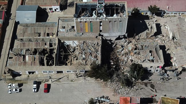 This aerial view show the army barracks after an explosion on the eve, in Viacha, Bolivia, on September 5, 2026. At least two people were killed, 81 injured, and 14 people are still missing after a powerful explosion on September 4, 2026 at a military facility storing pyrotechnic material in Bolivia. The cause of the blast remains under investigation. (Photo by Aizar RALDES / AFP)
