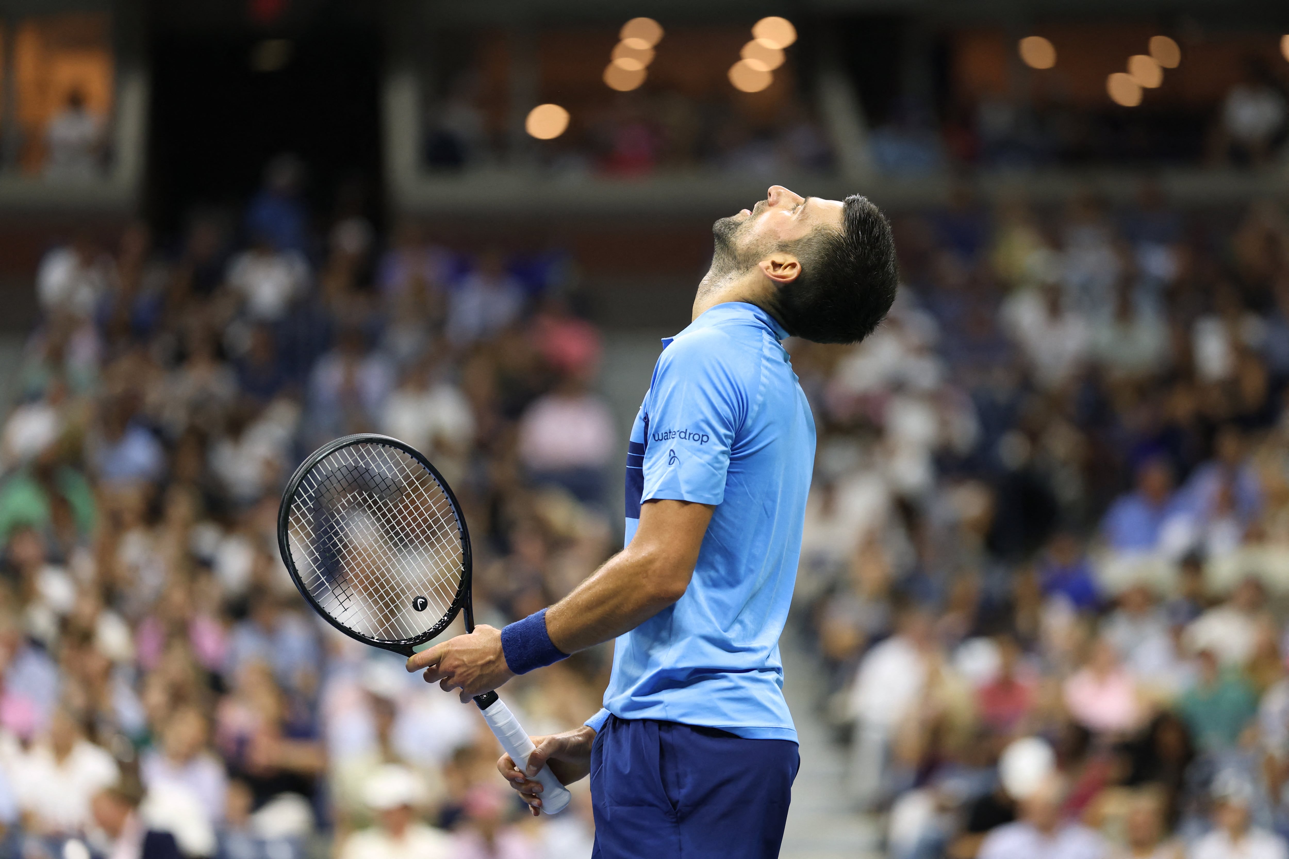 Djokovic se lamenta tras su derrota en el US Open. (Photo by CHARLY TRIBALLEAU/AFP via Getty Images)
