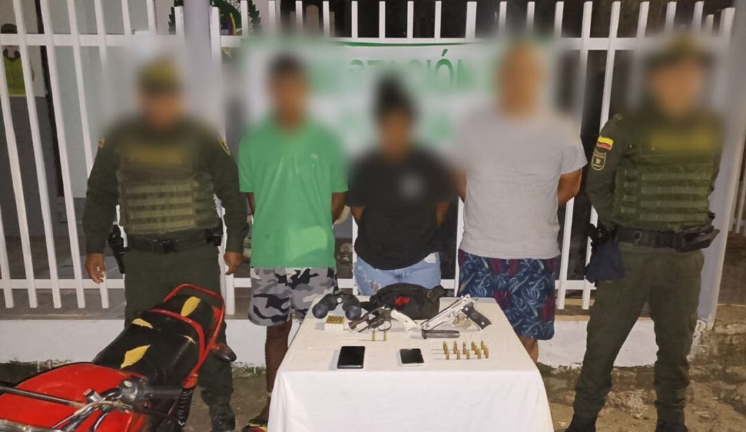 Según la Policía, los detenidos estaban al mando de alias ‘Chirimoya’ y se dedicaban a actividades de narcotráfico en la zona insular