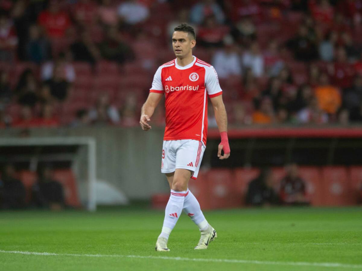 Internacional buscaría retrasar la llegada de Santos Borré a la Selección Colombia