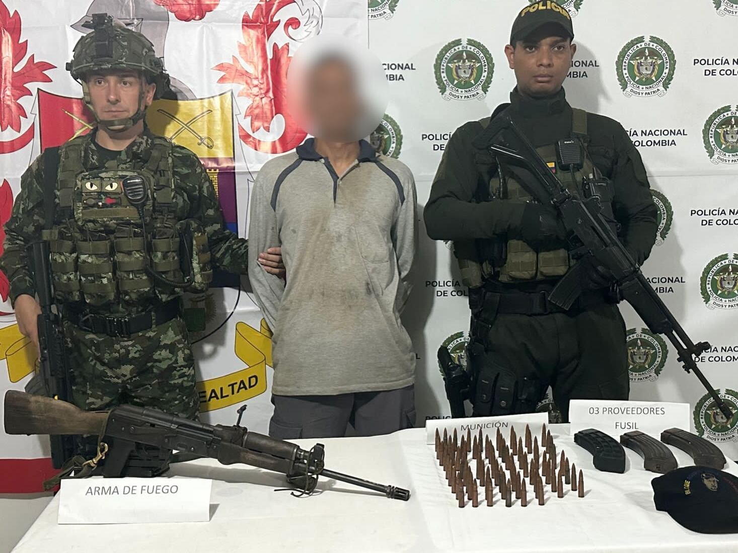 Alias 'Yarumo', se fue de fiesta con un fusil- foto Ejército