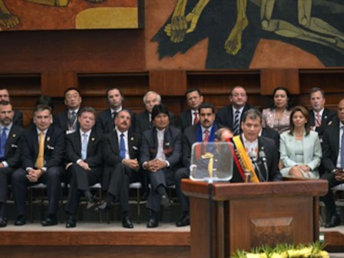 Rafael Correa jura como presidente de Ecuador hasta el 2017