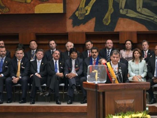 Rafael Correa jura como presidente de Ecuador hasta el 2017