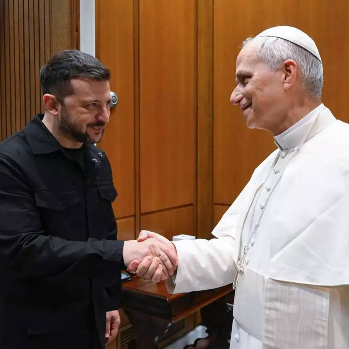 Zelenski se reúne con el papa León XIV antes de cumbre sobre reconstrucción de Ucrania