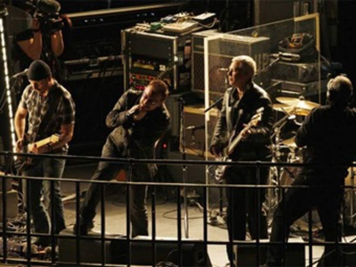 U2 actúa por sorpresa en una azotea de Londres