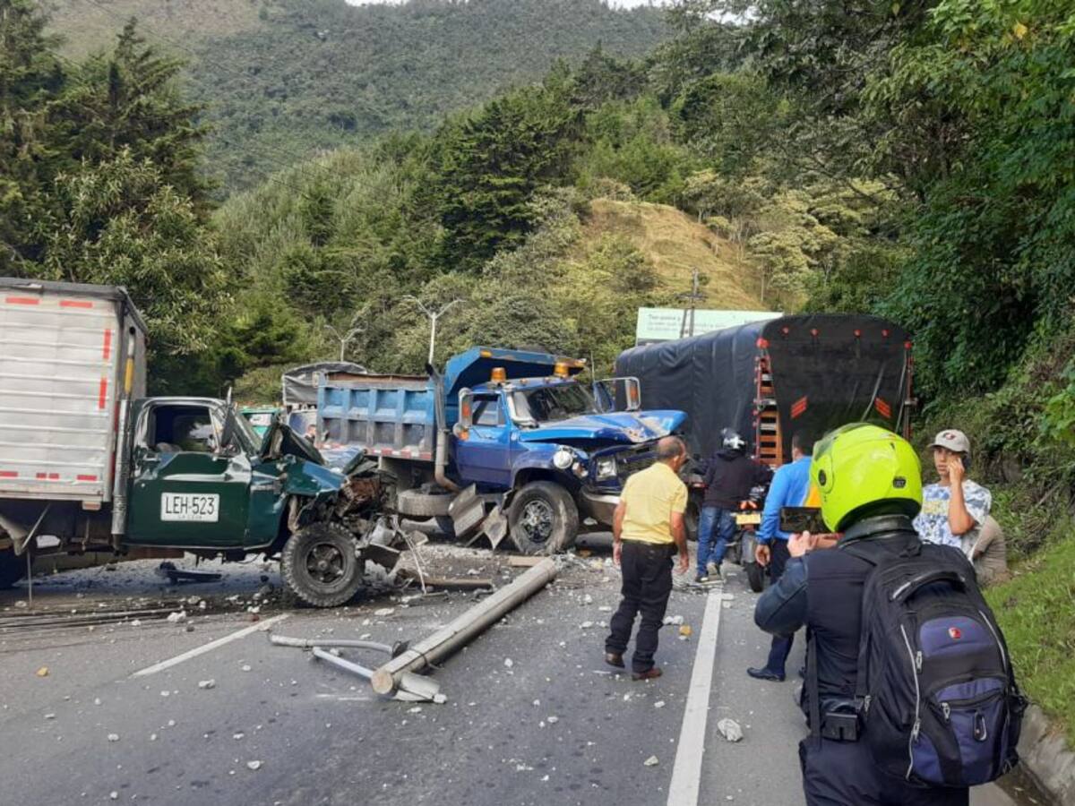 Aparatoso accidente en la Autopista Medellín-Bogotá