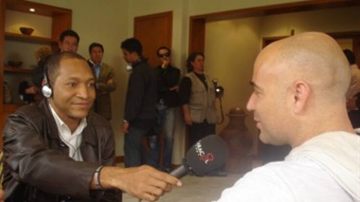 Andre Agassi entrenó en Bogotá para el partido de hoy ante Sampras