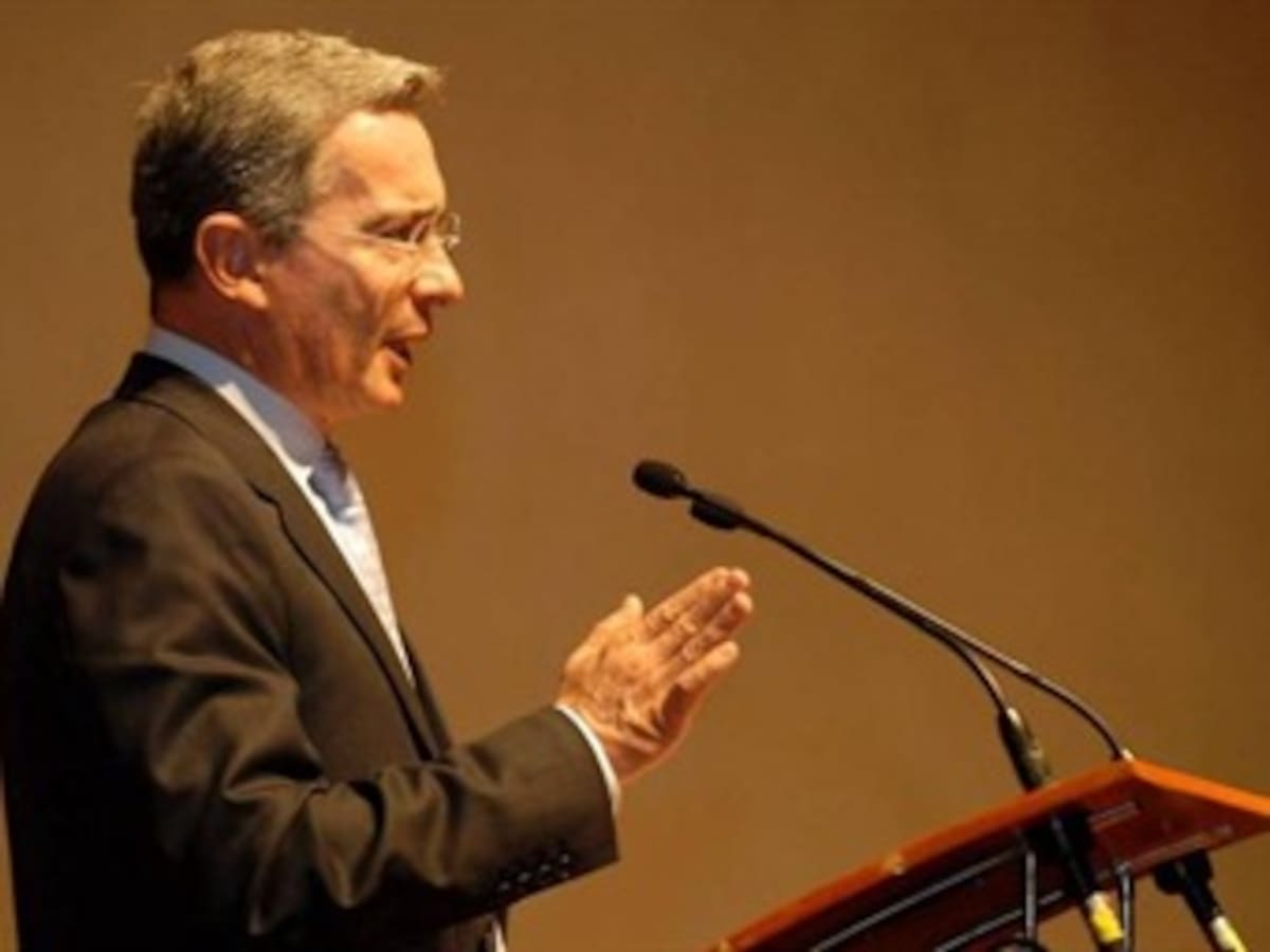 “En cuanto a salud y paz no es buena noticia que Uribe entre al Congreso”