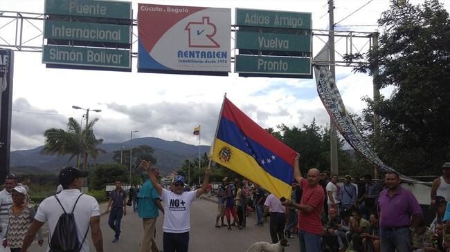 Venezolanos protestaron en el puente internacional Simón Bolívar. Foto: La W/ Audrey Carrillo.