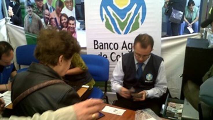 Empezó entrega de ayudas a afectados por carro bomba en Bogotá