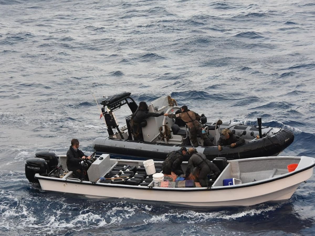 Colombia y Francia incautan más de media tonelada de cocaína en el mar Caribe