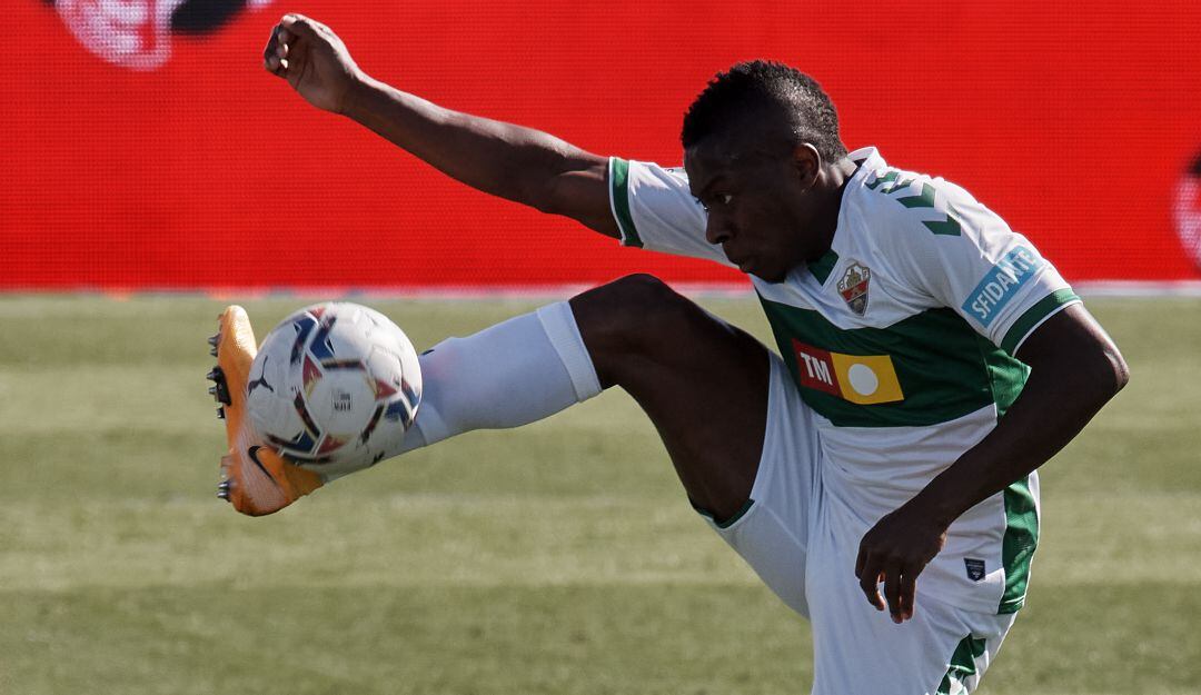 Helibelton Palacios se ha convertido en titular regular del Elche.